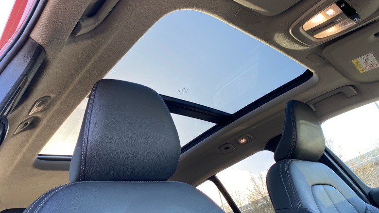 Volvo XC40 2.0 B3P Ultra Dark 5dr Auto Petrol Estate